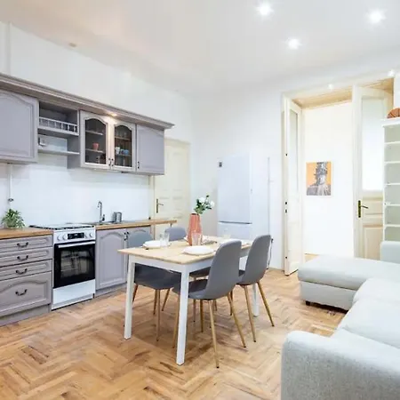 Apartamento Cityscape Budget Summer Flat *