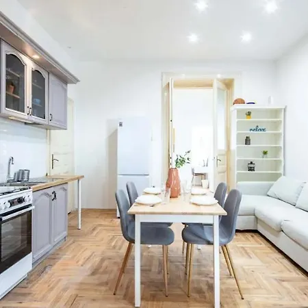 Cityscape Budget Summer Flat Apartment Budapest