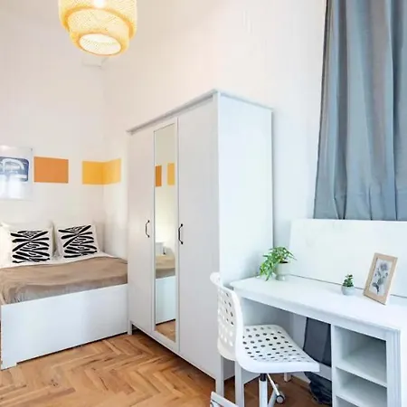 Cityscape Budget Summer Flat Apartment