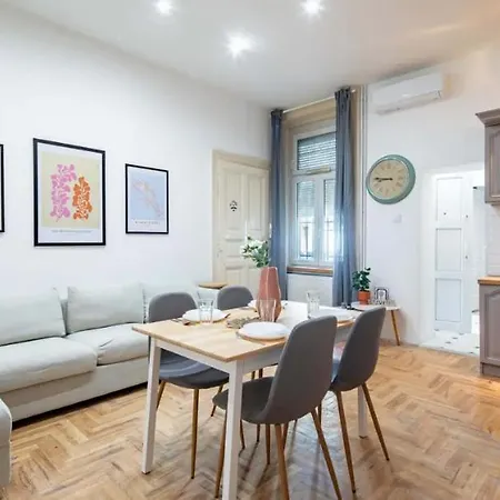 Cityscape Budget Summer Flat Apartment Budapest