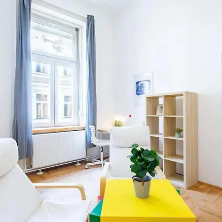 Cityscape Budget Summer Flat Apartment Budapest