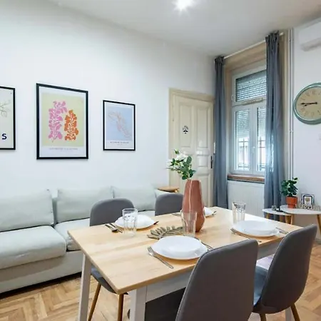 Apartment Cityscape Budget Summer Flat Budapest