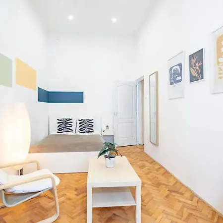 Cityscape Budget Summer Flat Budapest