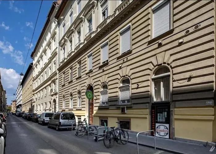 Cityscape Budget Summer Flat