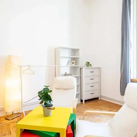 Cityscape Budget Summer Flat